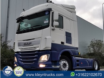 Tractor unit DAF XF 460 spacecab