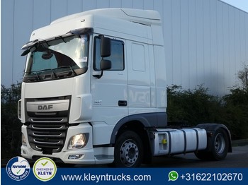 Tractor unit DAF XF 460 spacecab intarder