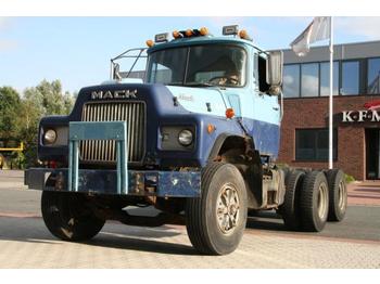 Mack DM 686 ST - Tractor unit