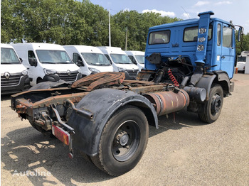 Tractor unit Renault G260: picture 2