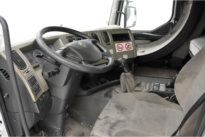 Tractor unit Renault Premium 450 DXi - ADR: picture 10