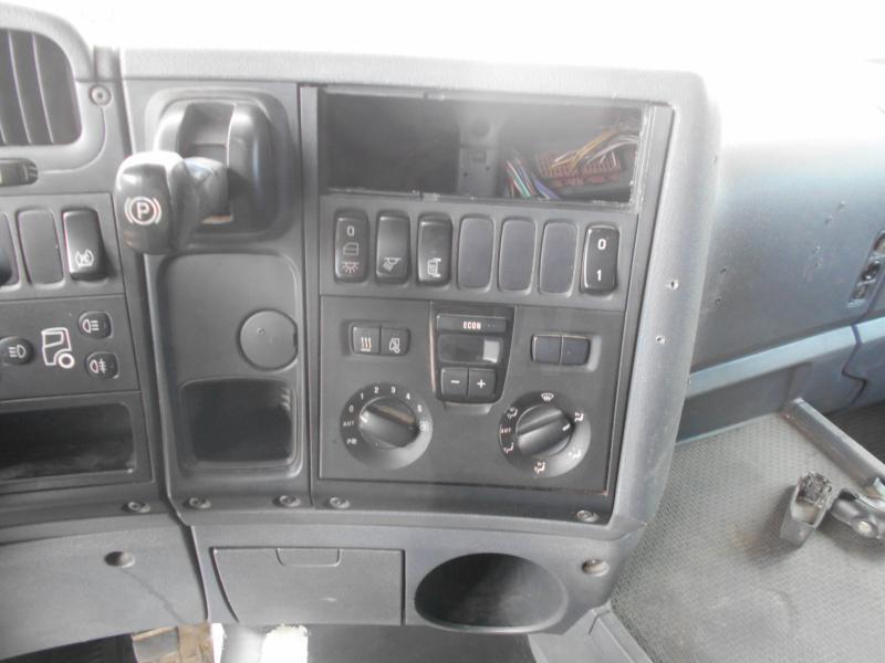 Tractor unit Scania R 480: picture 10