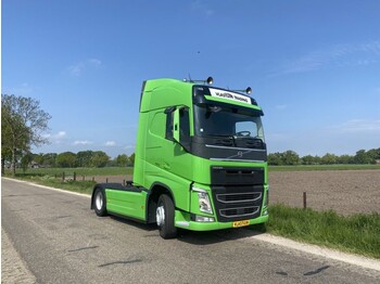 Tractor unit Volvo FH 13.420 | GLOBETROTTER | LOW KM !!!! | NAVI |: picture 1