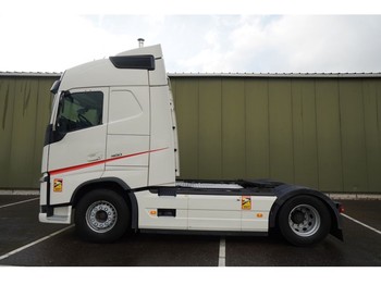 Tractor unit Volvo FH 460 GLOBETROTTER XL: picture 1