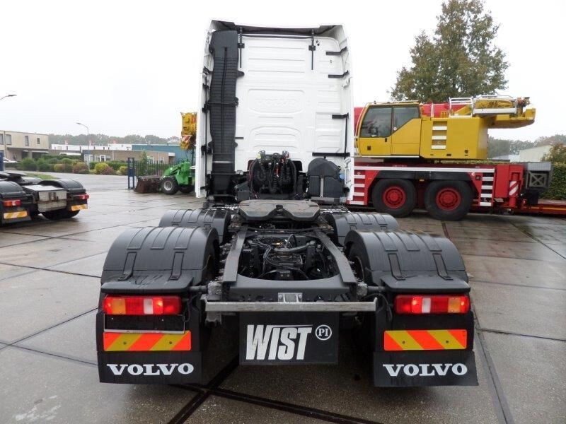 Tractor unit Volvo FH 540 6x2: picture 4