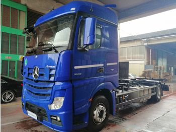 Container transporter/ swap body truck MERCEDES-BENZ 1842