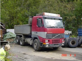 VOLVO  - Curtain side truck