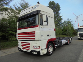 Container transporter/ Swap body truck DAF XF105: picture 1