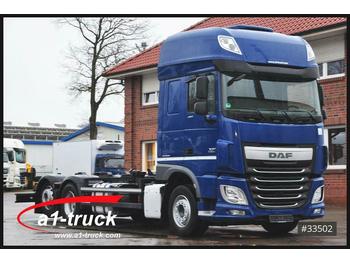 Container transporter/ Swap body truck DAF XF 440, Multiwechsler, Liftachse, Standklima: picture 1