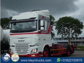 Container transporter/ Swap body truck DAF XF 460 spacecab e6 intarder: picture 1