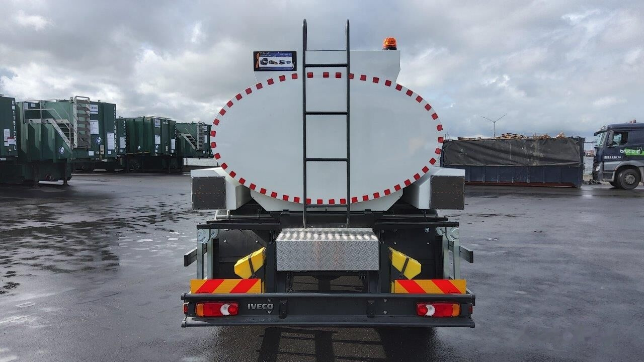 New Tanker truck IVECO Eurocargo ML180E28 water tank: picture 4