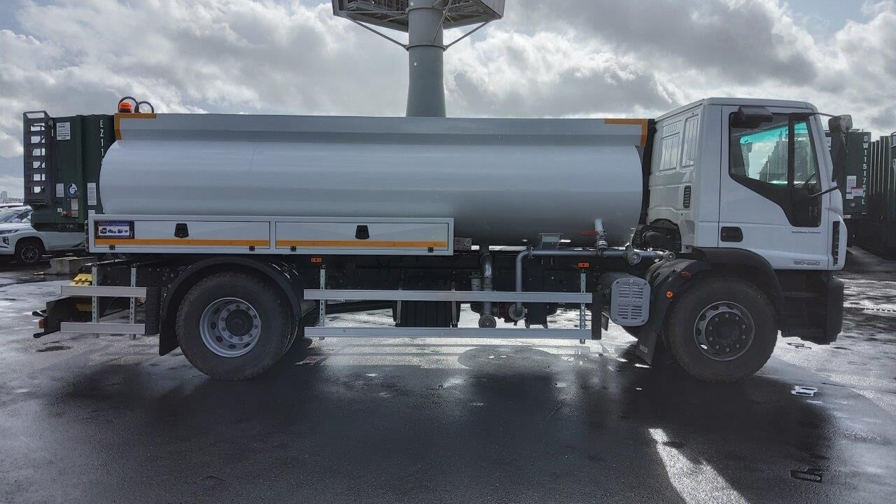 New Tanker truck IVECO Eurocargo ML180E28 water tank: picture 6