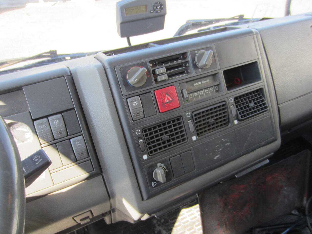 Box truck Iveco EuroCargo 80E 15/85 R-CD: picture 9