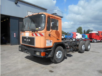 Cab chassis truck MAN 24.232 (6 CYLINDER ENGINE / 6X2): picture 1