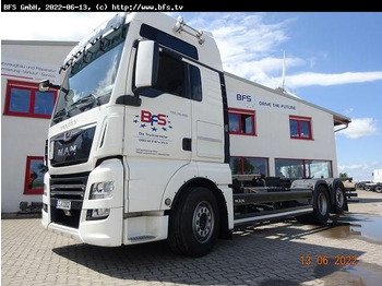 Container transporter/ Swap body truck MAN TGX 26.500