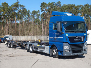 Container transporter/ Swap body truck MAN TGX 500 6x2 + Krone: picture 2