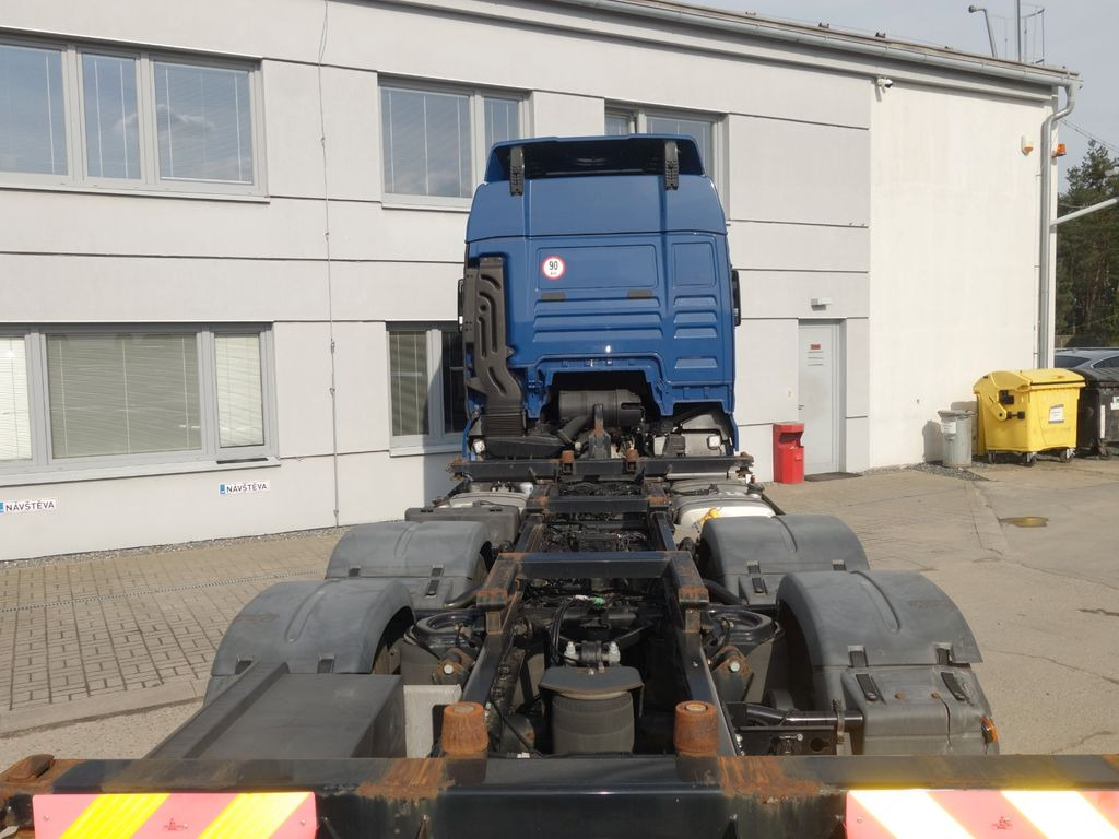Container transporter/ Swap body truck MAN TGX 500 6x2 + Krone: picture 6