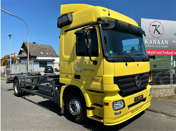 Container transporter/ Swap body truck Mercedes-Benz 1832 L Actros BDF Fahrschule 300Tm  !44/46/2541): picture 1