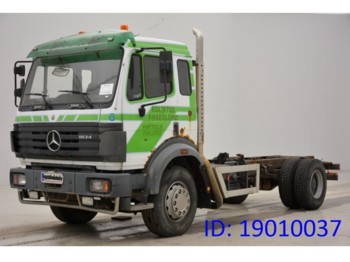 Cab chassis truck Mercedes-Benz 1834: picture 1