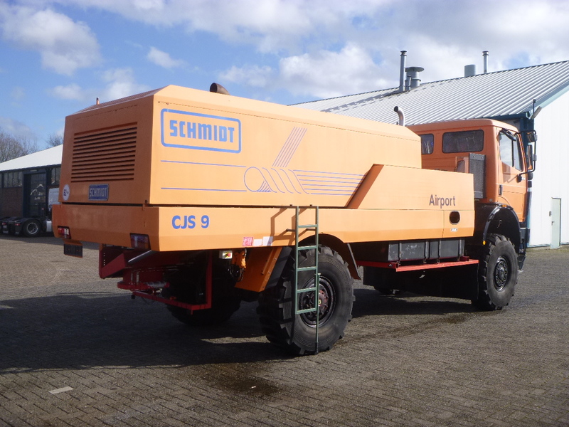 Cab chassis truck, Ground support equipment Mercedes SK 2031 4x4x4 Schmidt CJS9 airport sweeper snow plough: picture 7