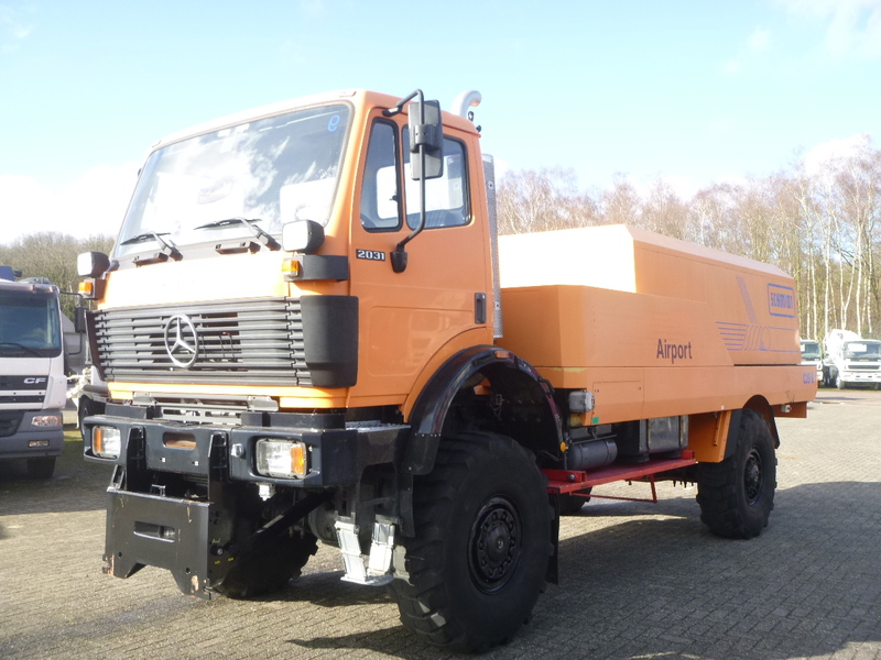 Cab chassis truck, Ground support equipment Mercedes SK 2031 4x4x4 Schmidt CJS9 airport sweeper snow plough: picture 4
