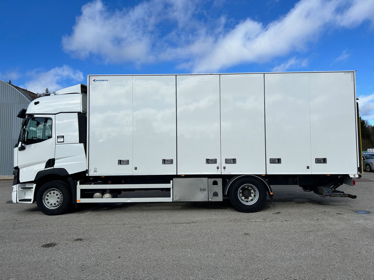 Box truck RENAULT T380: picture 11