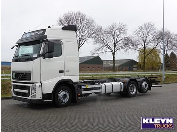 Container transporter/ Swap body truck Volvo FH 13.420 GLOBETROTTER 2X TANK: picture 1