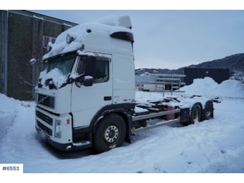 Container transporter/ Swap body truck Volvo FM440: picture 1