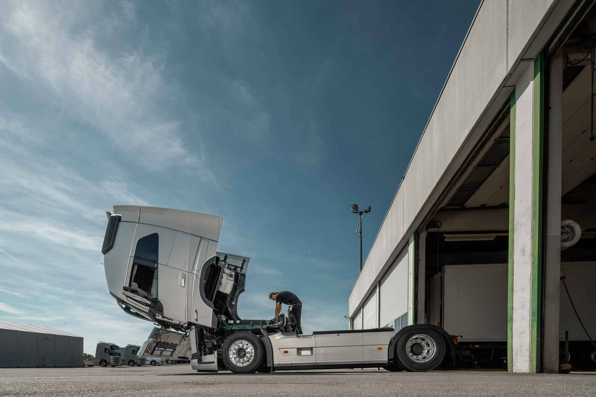 STARENT Truck & Trailer GmbH undefined: picture 2