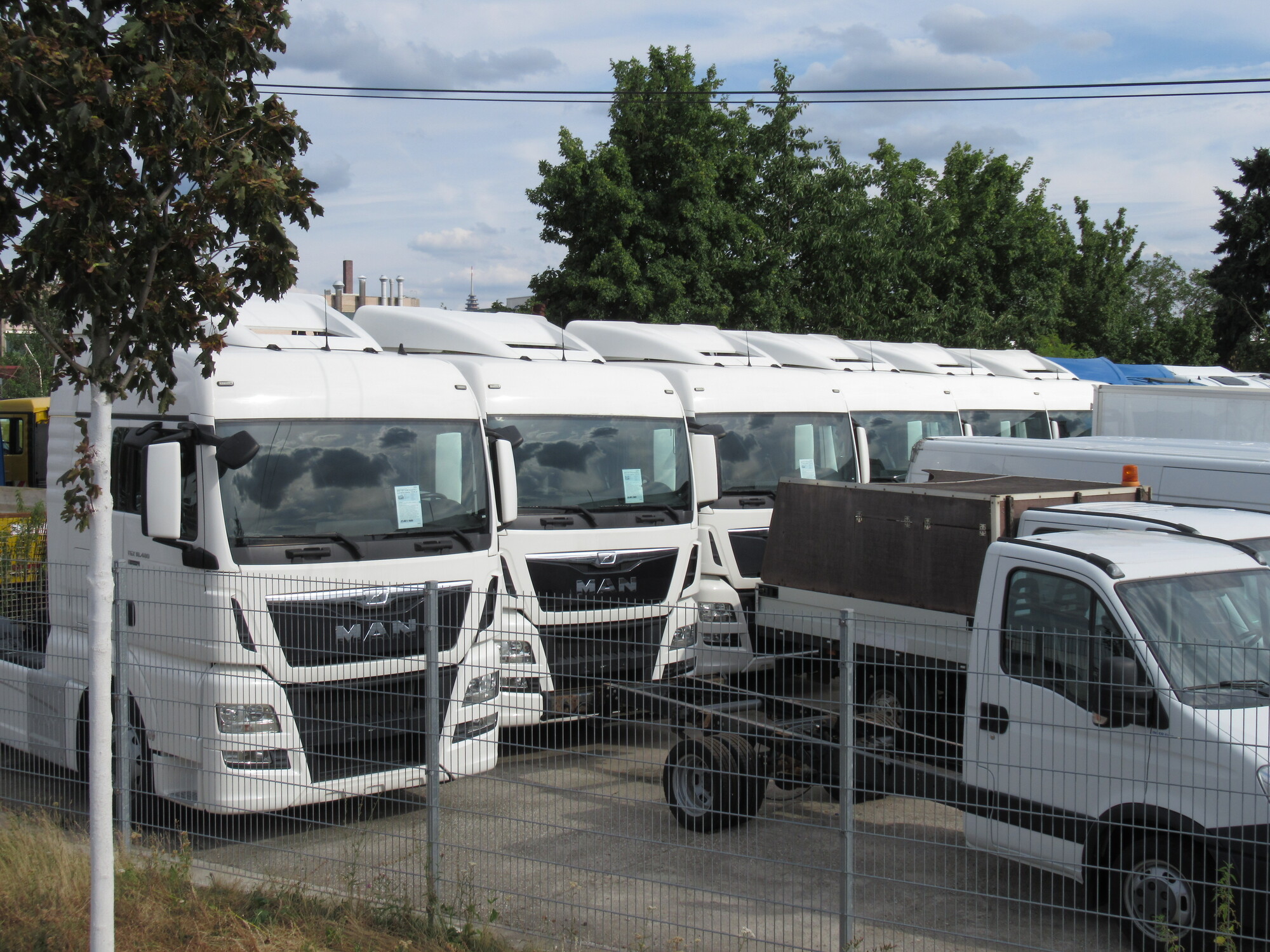AutoStratis - vehicles for sale undefined: picture 1