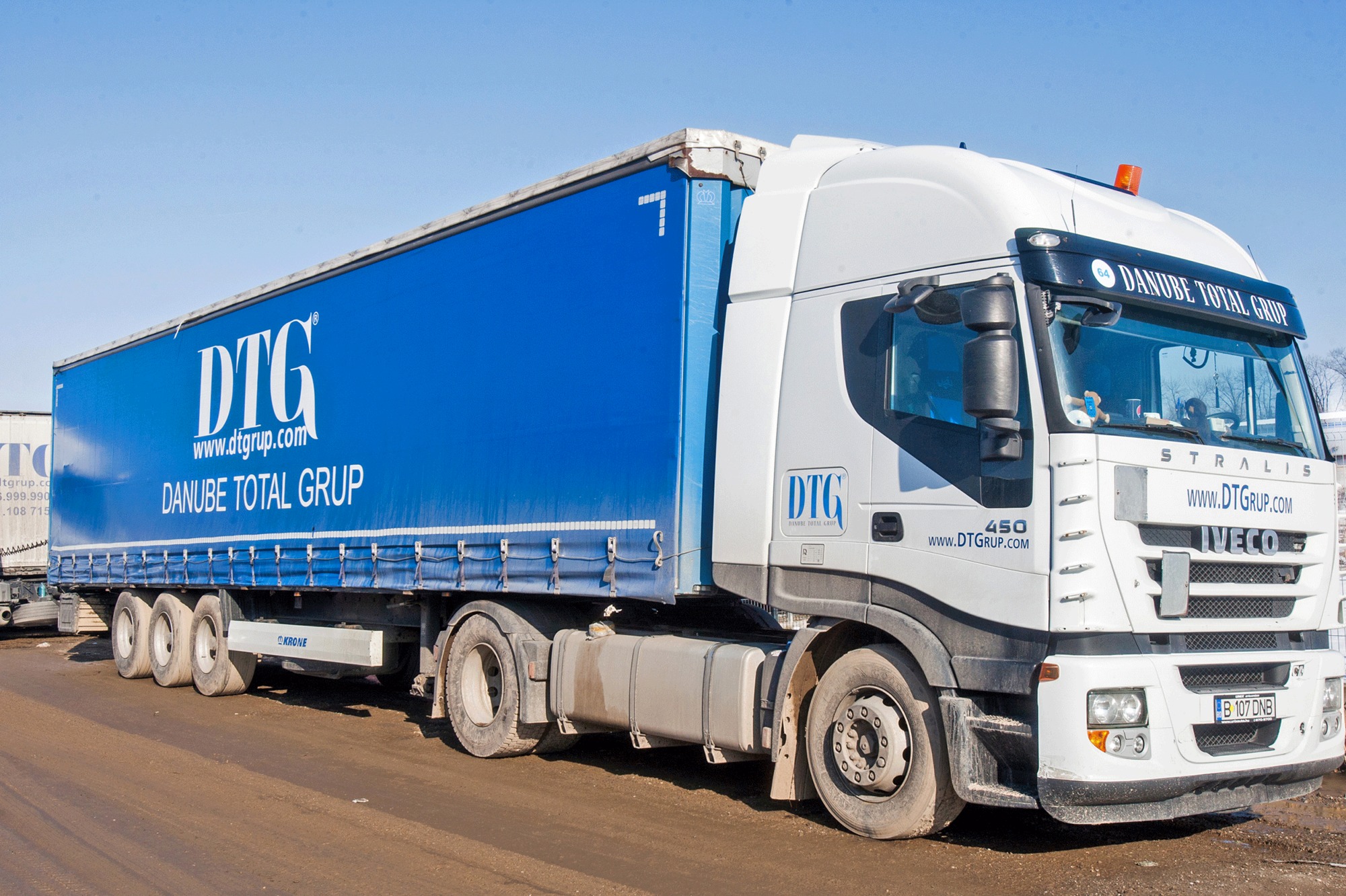 TERRA GAZ CONSTRUCT SRL - vehicles for sale undefined: picture 1