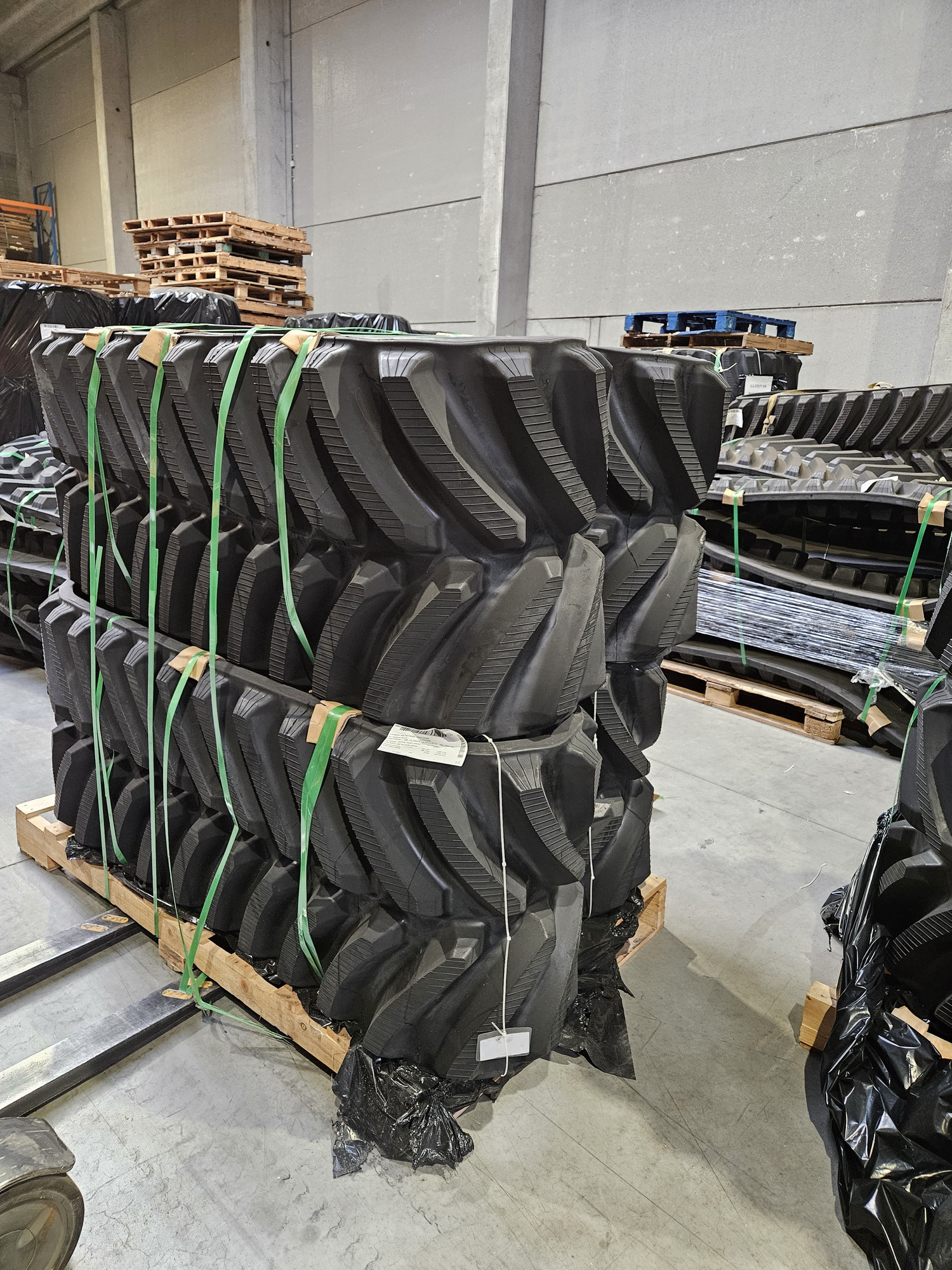 LEACH LEWIS RUBBER TRACKS LIMITED - Spare parts undefined: picture 6