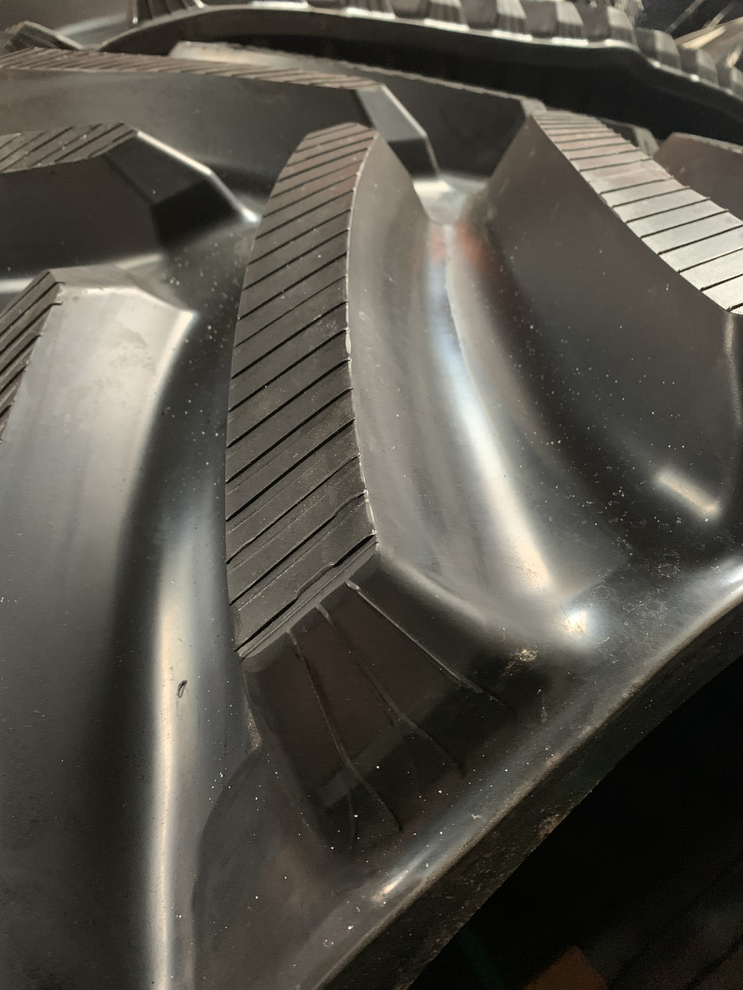 LEACH LEWIS RUBBER TRACKS LIMITED - Spare parts undefined: picture 3