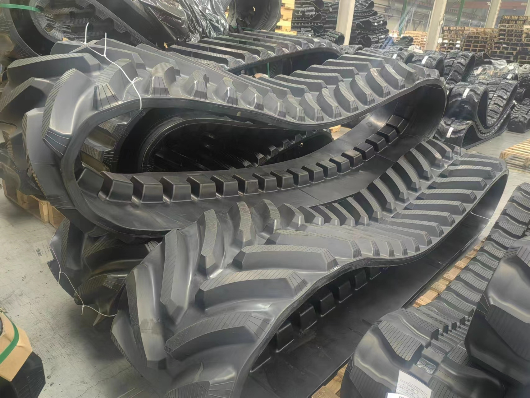 LEACH LEWIS RUBBER TRACKS LIMITED - Spare parts undefined: picture 7