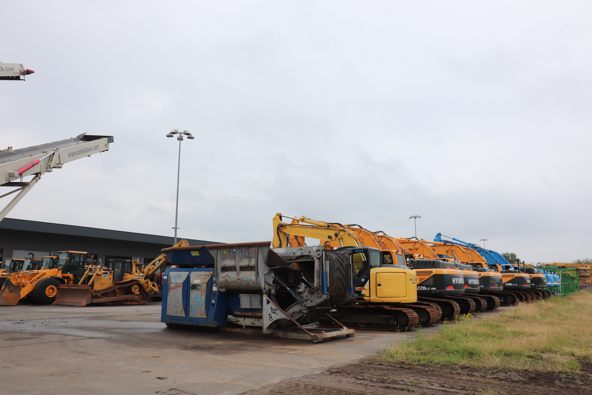 PRIMA Equipment B.V. - Construction machinery KOMATSU undefined: picture 8