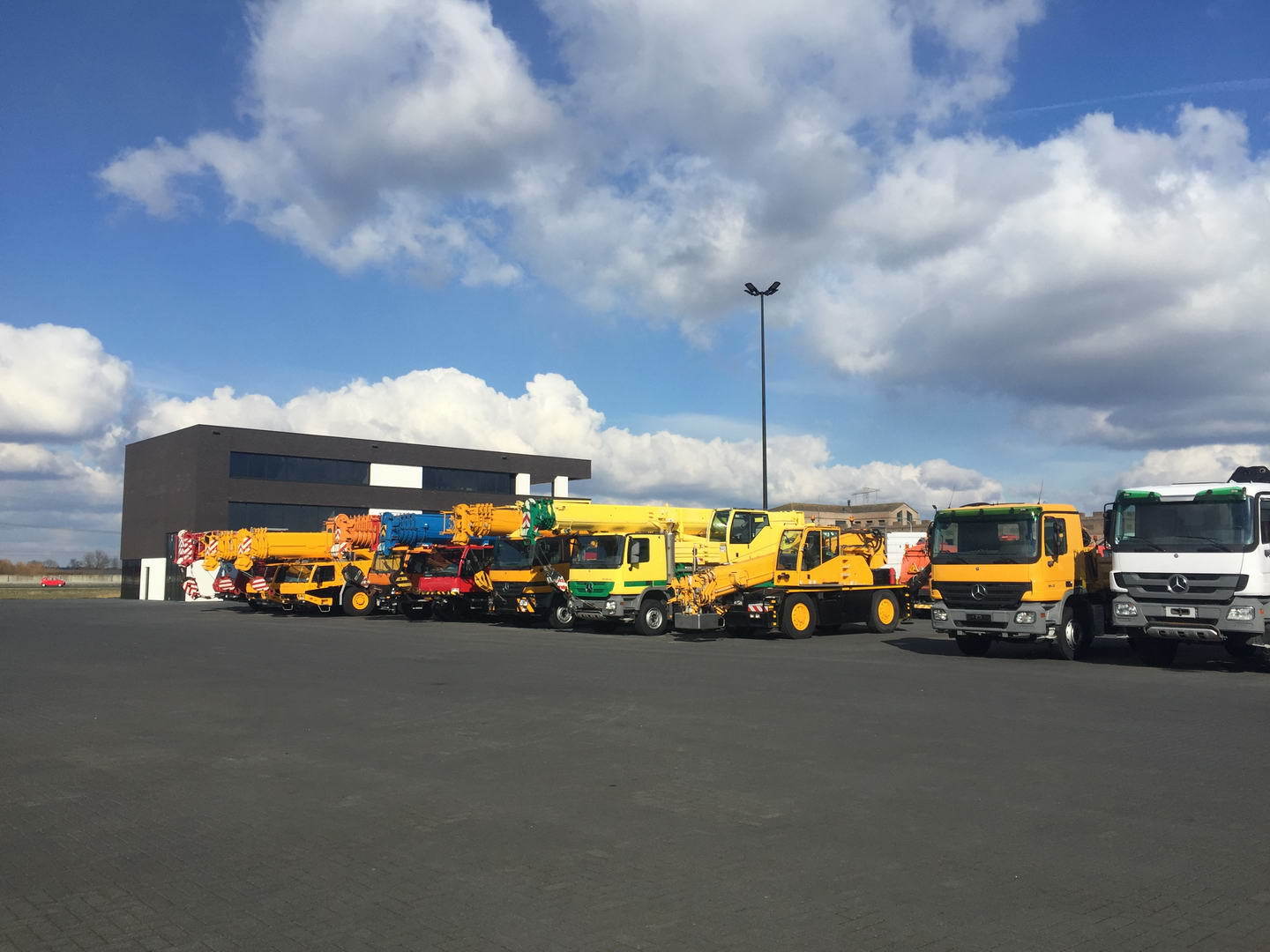 Geurts Trucks B.V. - Trailers undefined: picture 5