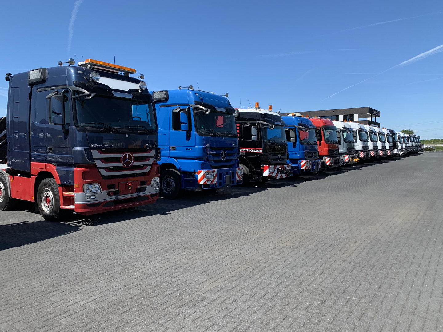 Geurts Trucks B.V. - Trailers undefined: picture 12
