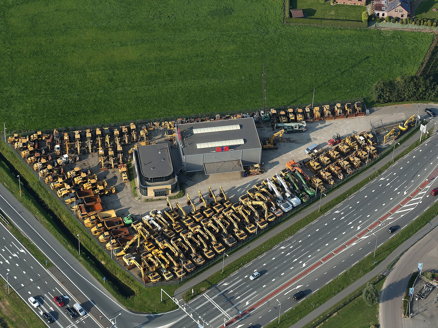 Big Machinery B.V. - Trucks - Year: 2008 undefined: picture 4