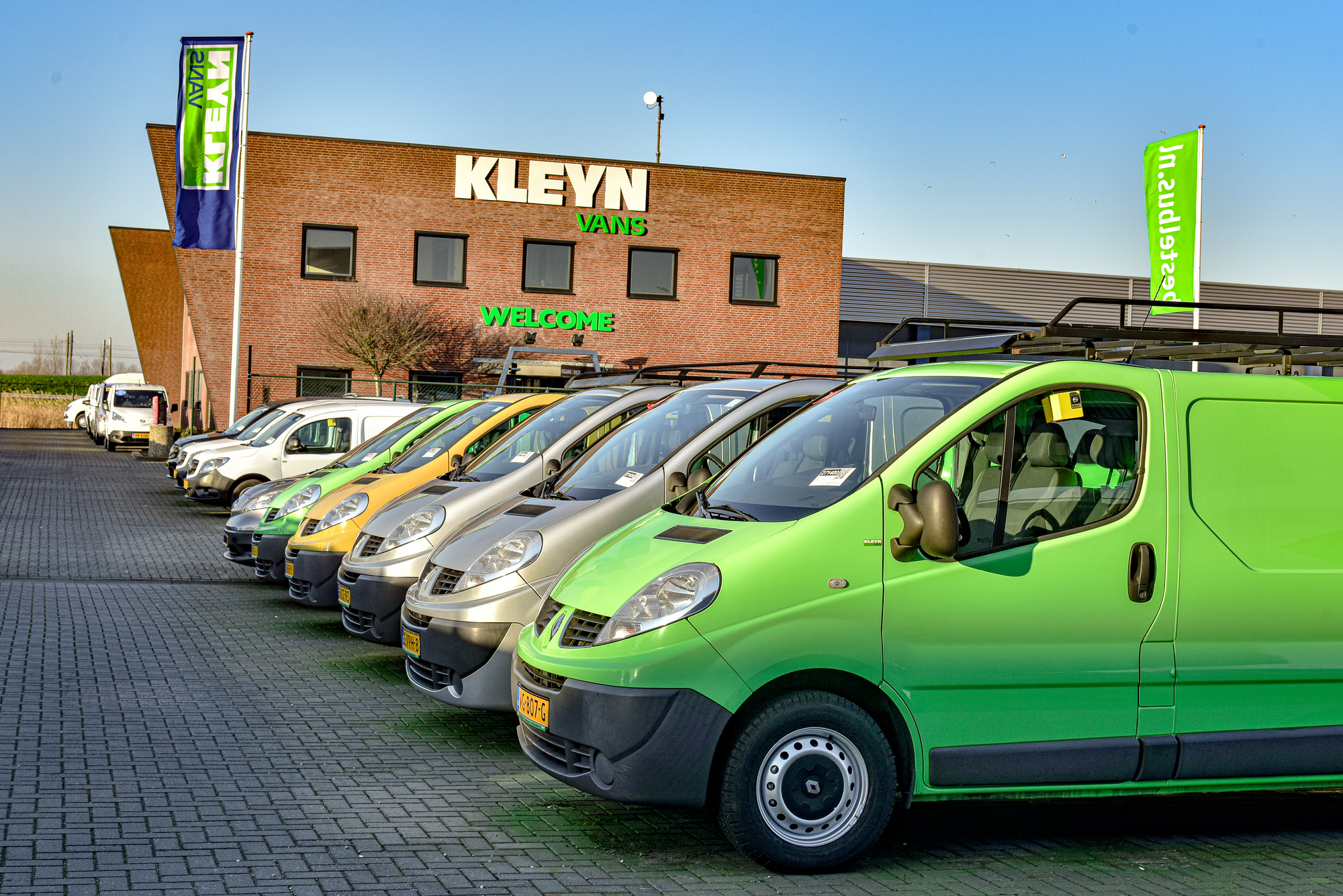 Kleyn Vans B.V. - Open body delivery vans undefined: picture 2