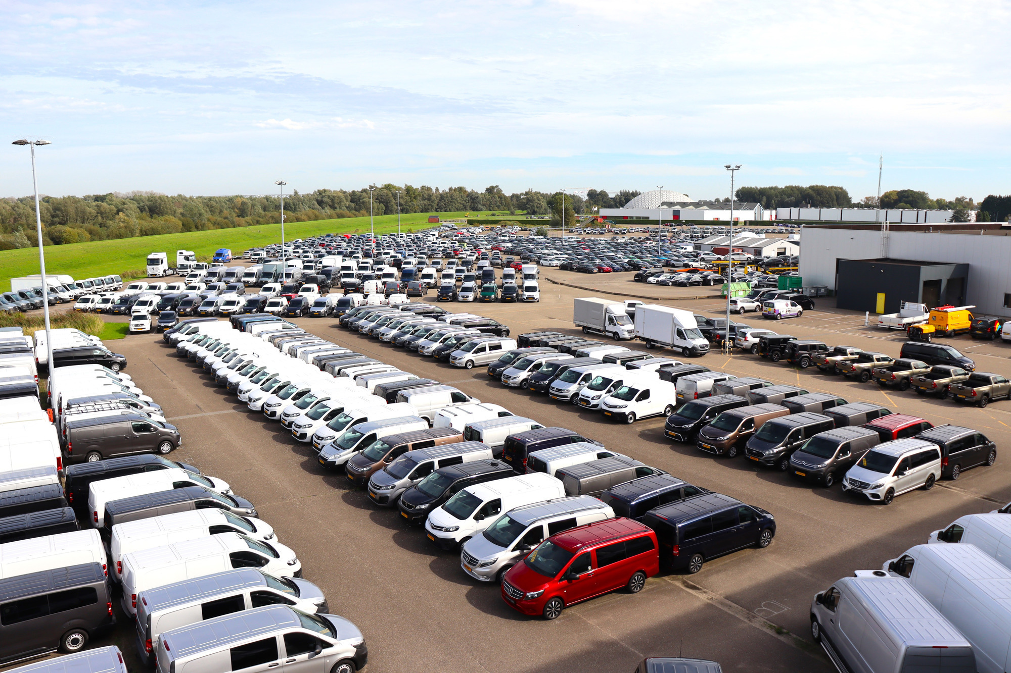 Busvan - Commercial vehicles RENAULT - Year: 2022, gearbox: automatic undefined: picture 2