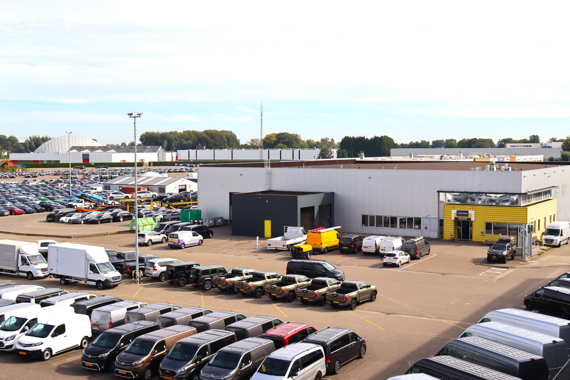 Busvan - Commercial vehicles RENAULT - Year: 2022, gearbox: automatic undefined: picture 1