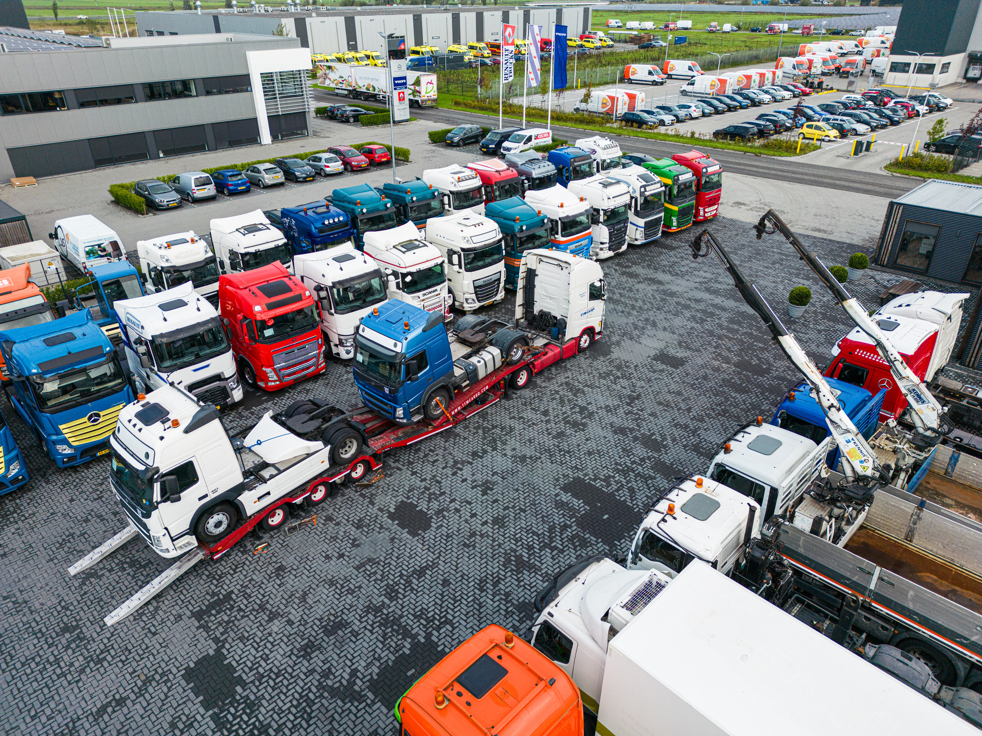 LVS Used TRUCKS - Tractor units - Year: 2011 undefined: picture 3