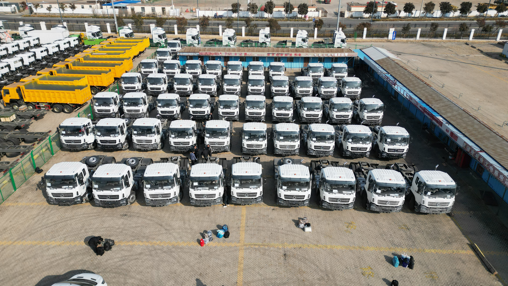 Qingdao Higher Weight Trade Co. LTD - Trucks - new, right hand drive undefined: picture 1