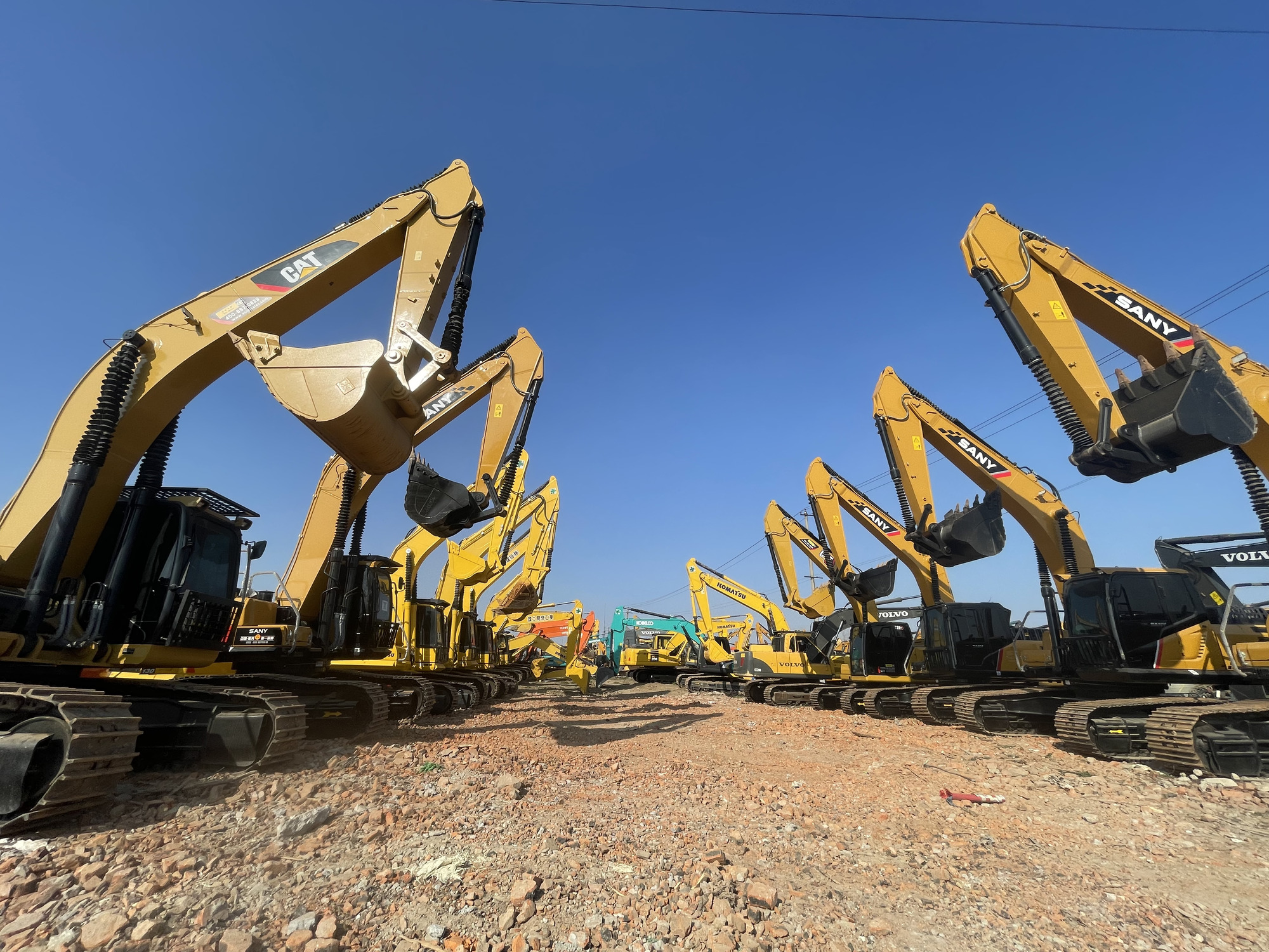 Anhui Tuojie Engineering Machinery Trading Co., Ltd. - Tractor units undefined: picture 2
