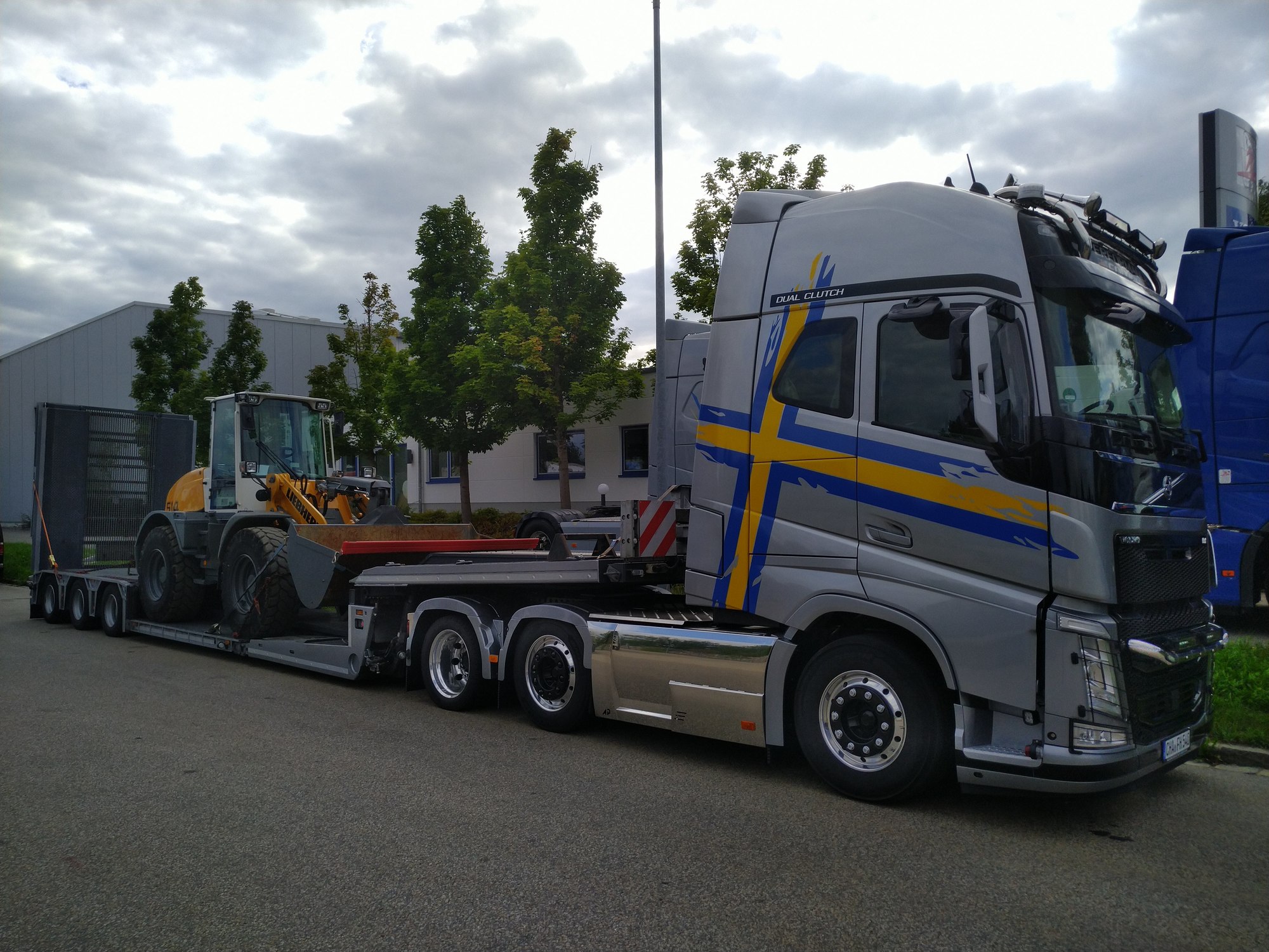LKW-Service Nuernberger KG - Trucks undefined: picture 3