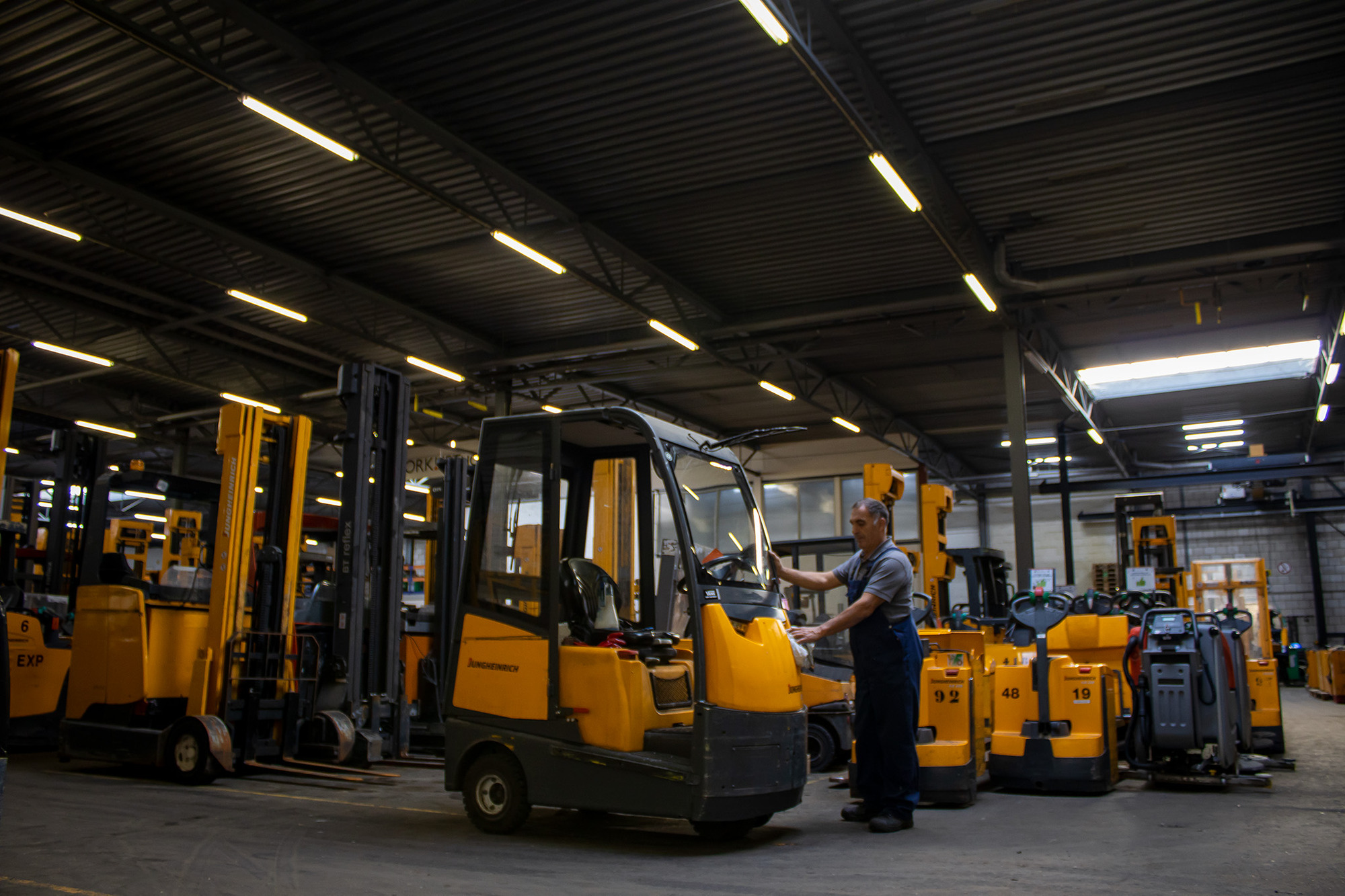 Forklifthouse B.V. - Material handling equipment - Year: 2003 undefined: picture 1