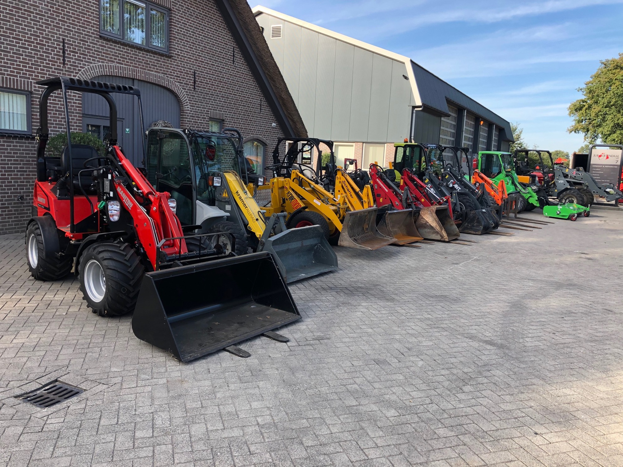 Jur Soetendaal - Material handling equipment MANITOU - Year: 2021 undefined: picture 1