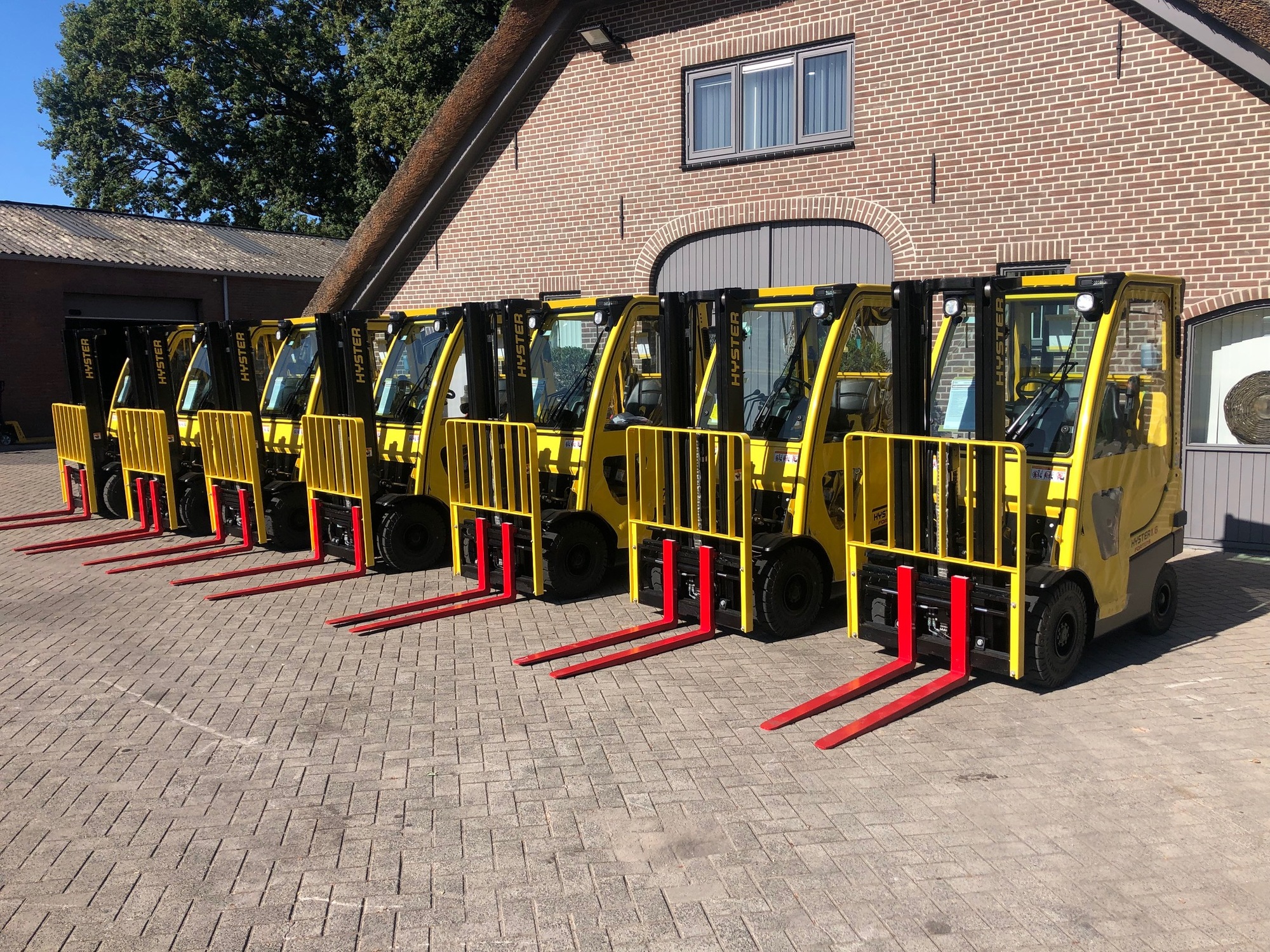 Jur Soetendaal - Material handling equipment MANITOU - Year: 2021 undefined: picture 2