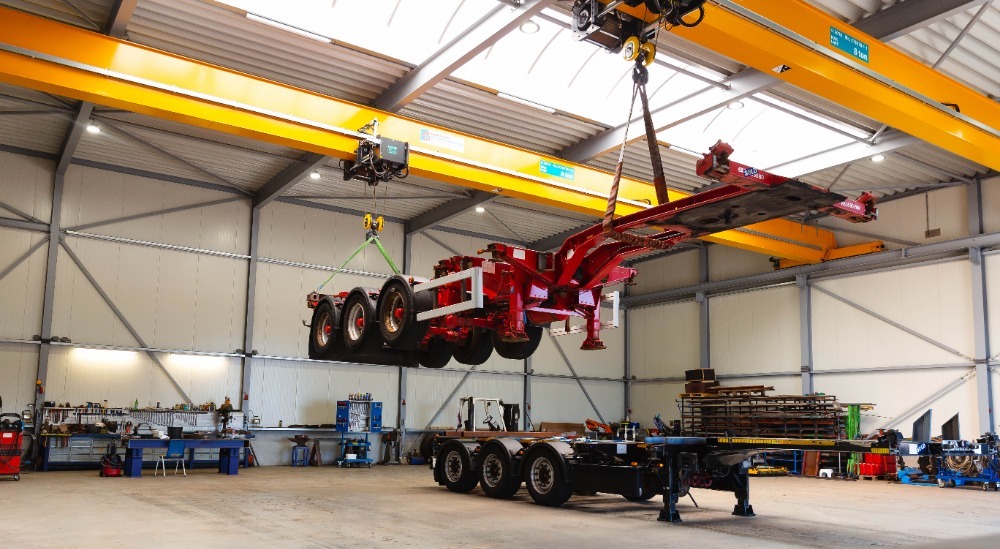 Louis Boon Trucks & Trailers BV undefined: picture 2
