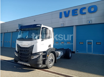 Cab chassis truck IVECO X-WAY